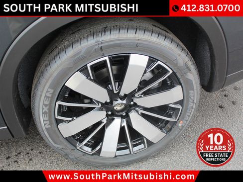 New 2025 Mitsubishi Outlander SE image 33