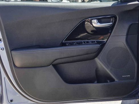 Certified 2022 Kia Niro Touring Special Edition FWD image 19