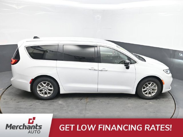 Used 2024 Chrysler Pacifica Touring-L FWD image 31
