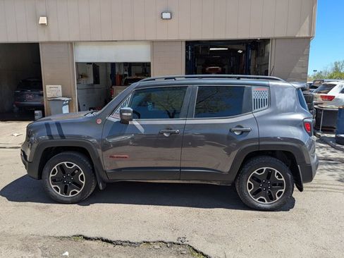 Used 2016 Jeep Renegade Trailhawk w/ Premium Trailhawk Package AWD/4WD image 8