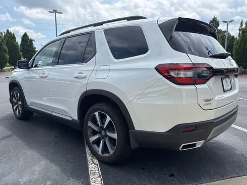 Used 2025 Honda Pilot Touring image 9