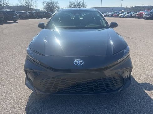 Used 2025 Toyota Camry SE image 8