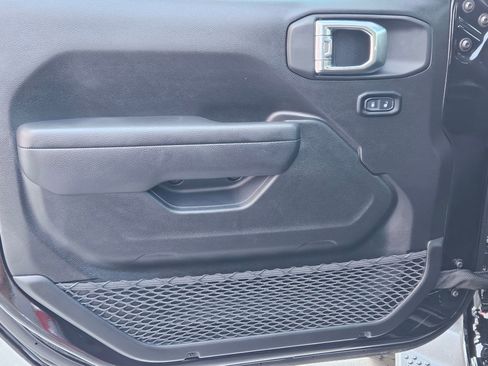 Used 2025 Jeep Wrangler Sport image 18