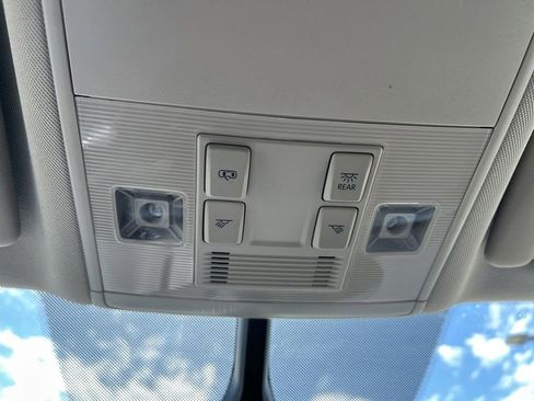 Used 2021 Volkswagen Atlas SE image 34