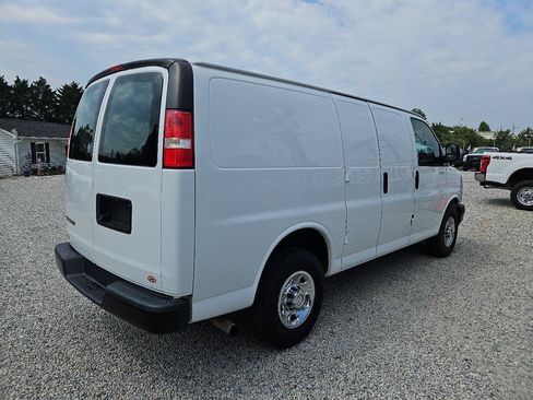 Used 2018 Chevrolet Express 2500 w/ Driver Convenience Package RWD image 5