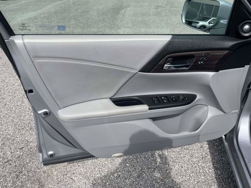 Used 2017 Honda Accord EX-L image 11