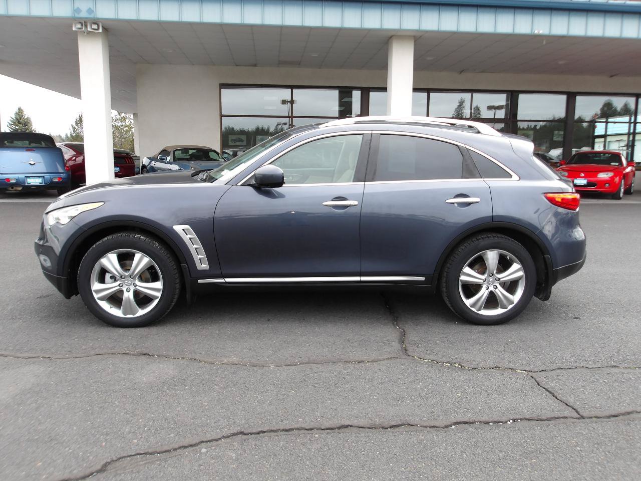 Used 2009 INFINITI FX35 AWD w/ Technology Pkg image 2
