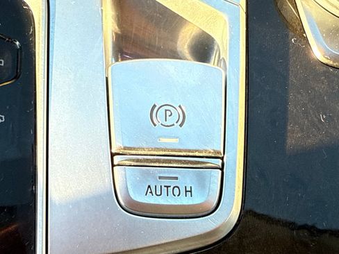 Used 2016 BMW 740i image 28