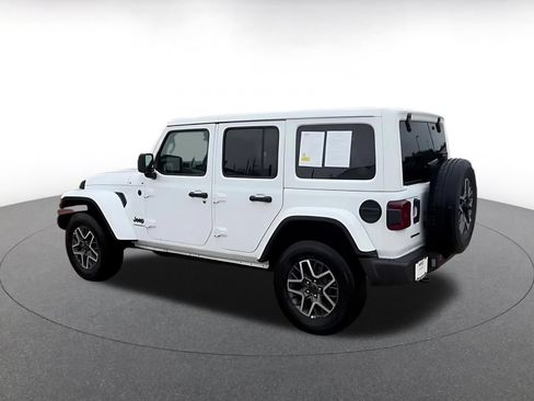 Used 2025 Jeep Wrangler Unlimited Sahara AWD/4WD image 4