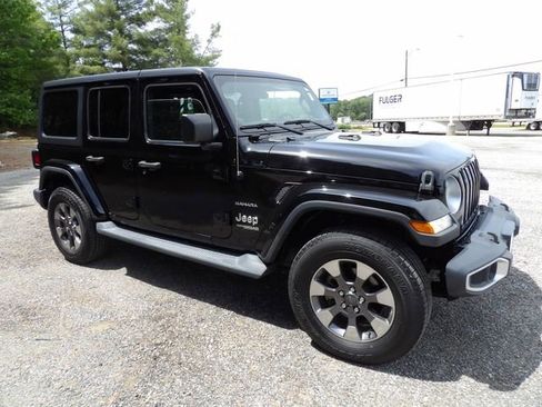 Used 2019 Jeep Wrangler Unlimited Sahara w/ Cold Weather Group AWD/4WD image 6