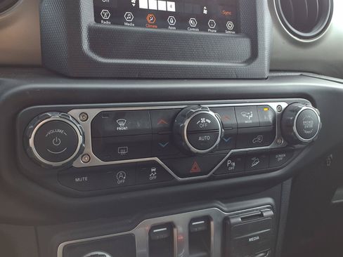 Used 2021 Jeep Wrangler Sport AWD/4WD image 10