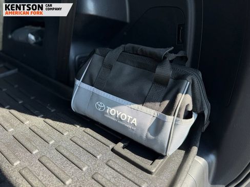 Used 2022 Toyota 4Runner SR5 Premium w/ Moonroof Package AWD/4WD image 33
