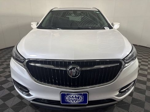 Used 2021 Buick Enclave Essence w/ Sound and Sites Package AWD/4WD image 3