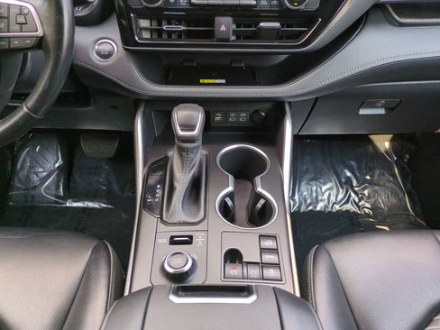 Used 2023 Toyota Highlander XSE AWD/4WD image 19