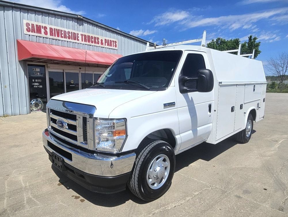 Used 2024 Ford E-350 and Econoline 350 Super Duty w/ Power Windows & Locks Group RWD image 3