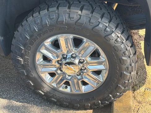 Used 2025 Chevrolet Silverado 2500 High Country AWD/4WD image 8
