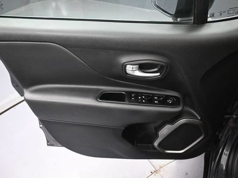 Used 2023 Jeep Renegade Latitude AWD/4WD image 23