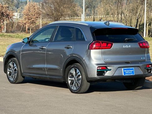 Used 2022 Kia Niro EX image 5
