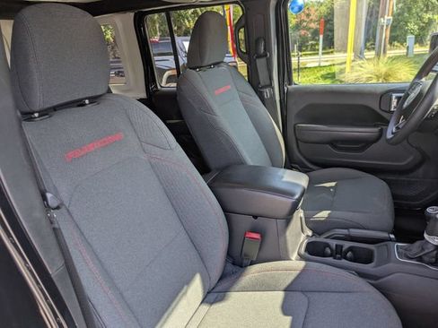 Used 2025 Jeep Wrangler Unlimited Rubicon AWD/4WD image 29