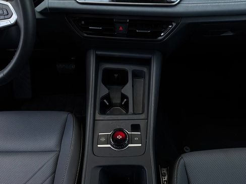 Used 2026 Volkswagen Tiguan SE FWD image 15