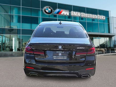 Used 2023 BMW 530e w/ M Sport Package image 5