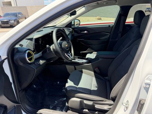 Used 2025 Chevrolet Trax LT w/ Driver Confidence Package FWD image 12