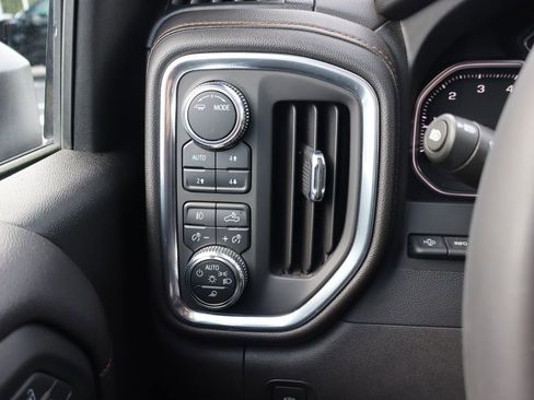 Used 2022 GMC Sierra 2500 AT4 w/ AT4 Premium Plus Package AWD/4WD image 8