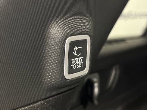 New 2025 Jeep Grand Cherokee Laredo w/ Luxury Tech Group I image 9