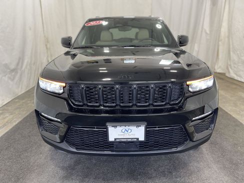 Used 2023 Jeep Grand Cherokee Limited w/ Black Appearance Package image 9