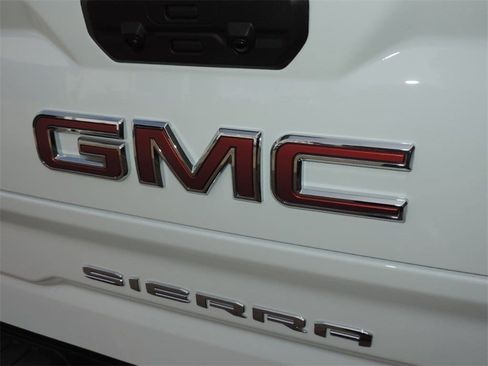 New 2026 GMC Sierra 1500 SLT image 17