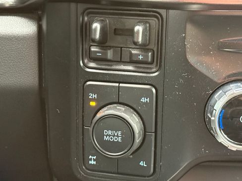 Used 2024 Ford F250 Lariat w/ Lariat Ultimate Package AWD/4WD image 25