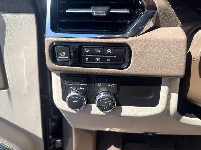 Used 2025 GMC Yukon Denali w/ Sun & Power Step Package AWD/4WD image 29