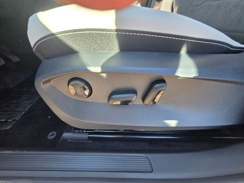 New 2026 Volkswagen Taos SE image 14