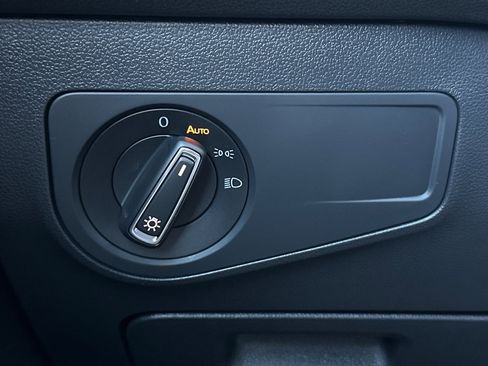 Used 2022 Volkswagen Tiguan SE R-Line image 29