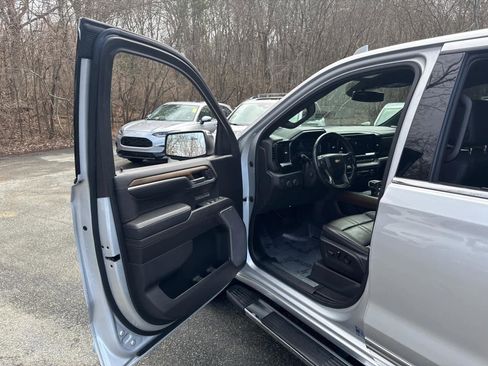 Used 2022 Chevrolet Silverado 1500 High Country image 12