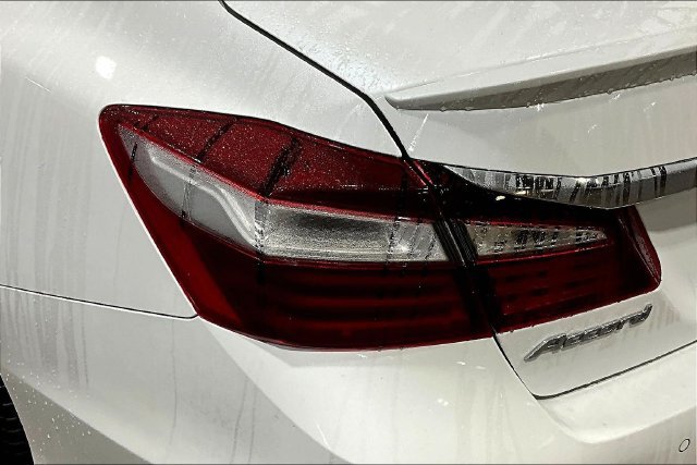Used 2017 Honda Accord Touring image 22