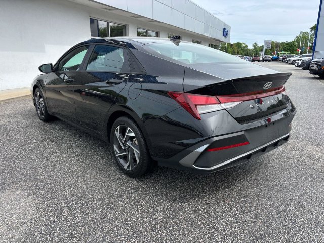 Used 2025 Hyundai Elantra Sport FWD image 4