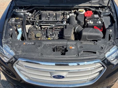 Used 2016 Ford Taurus SE image 30