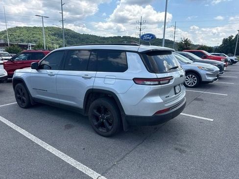 Used 2023 Jeep Grand Cherokee L Altitude AWD/4WD image 10