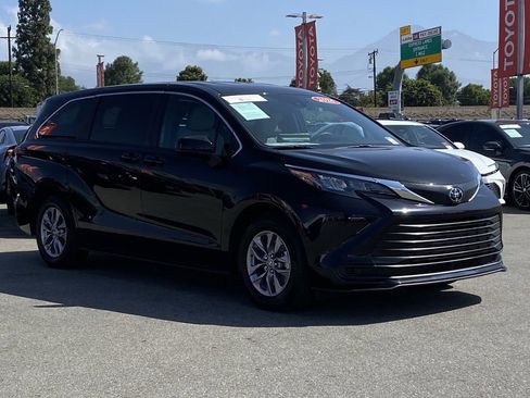 Certified 2026 Toyota Sienna LE FWD image 45
