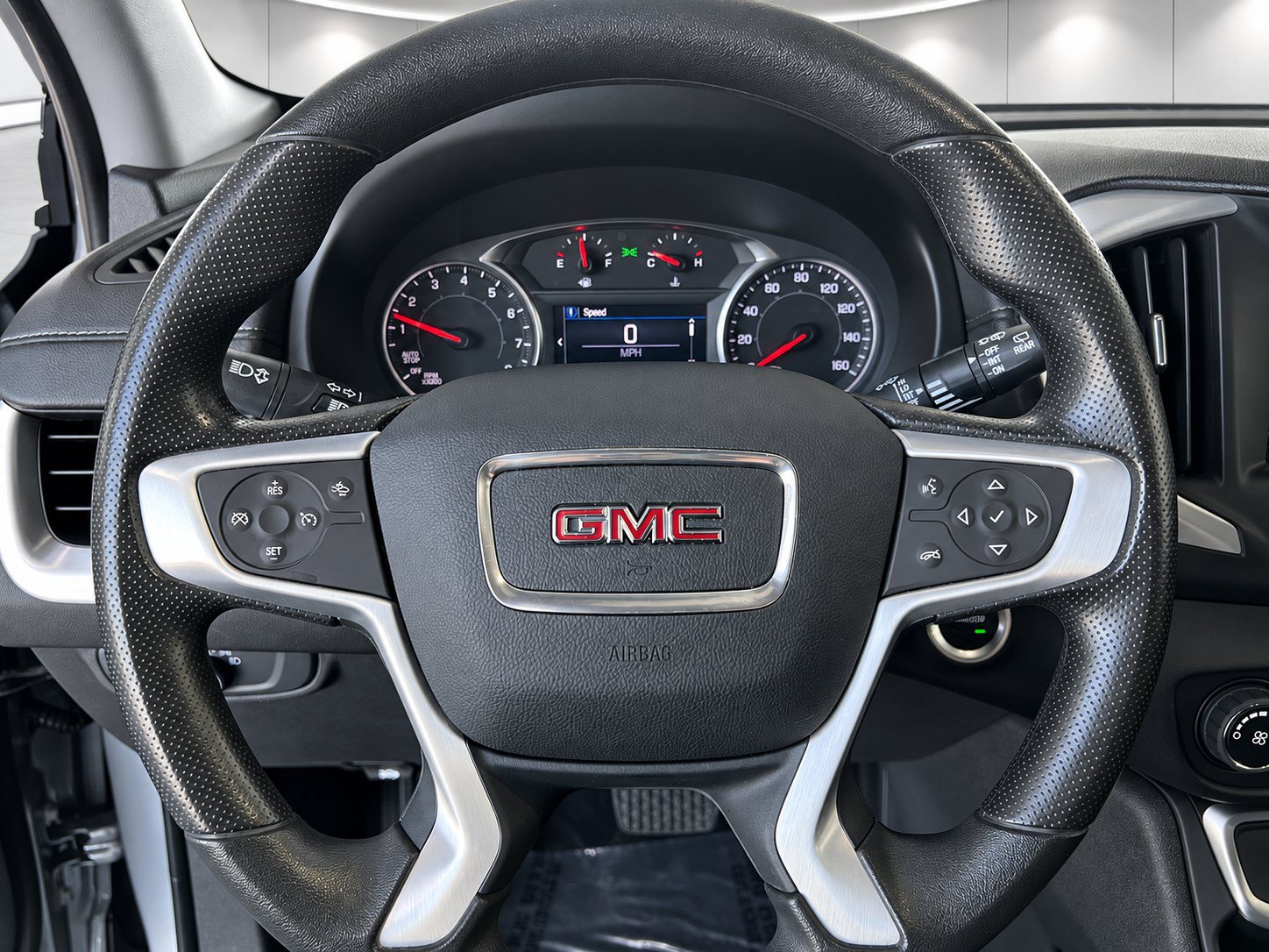 Used 2024 GMC Terrain SLE AWD/4WD image 12