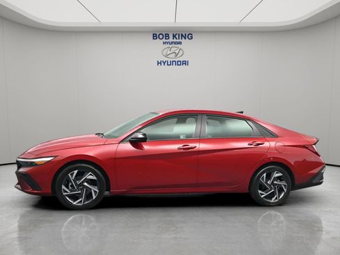 Certified 2025 Hyundai Elantra Sport FWD image 3