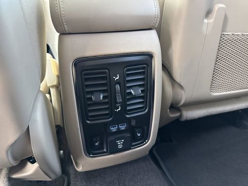 Used 2018 Jeep Grand Cherokee Limited image 15