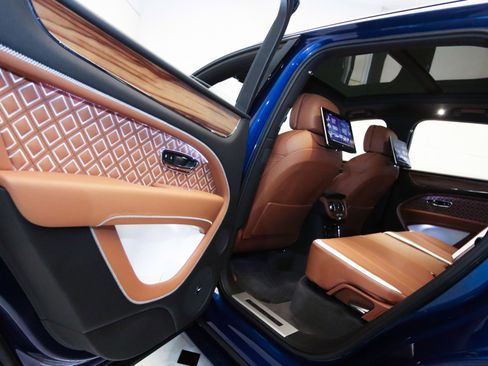 New 2025 Bentley Bentayga image 50