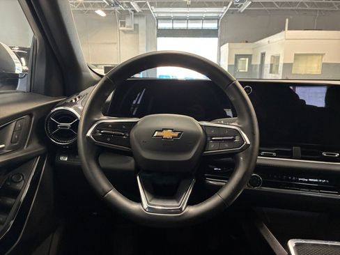 Used 2025 Chevrolet Equinox LT FWD image 34