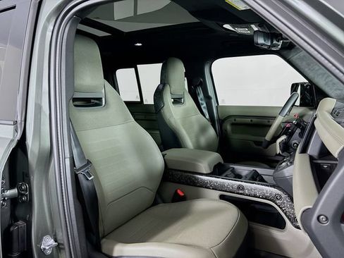 Used 2025 Land Rover Defender 110 AWD/4WD image 27