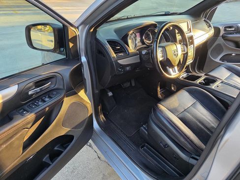 Used 2018 Dodge Grand Caravan GT FWD image 7