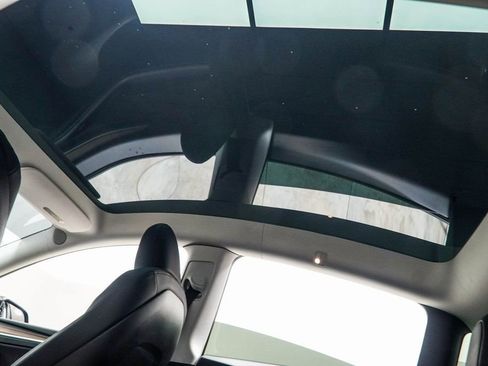 Used 2024 Tesla Model Y Performance image 36