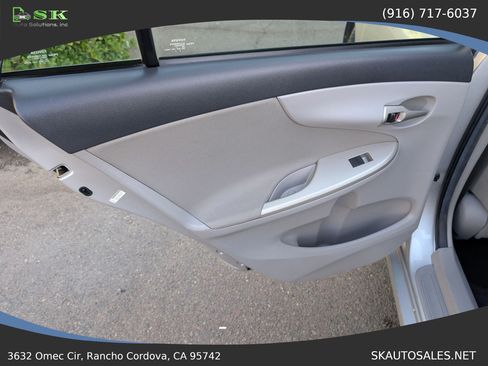 Used 2011 Toyota Corolla LE FWD image 32