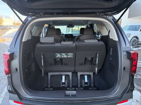 New 2026 Kia Carnival LX image 18